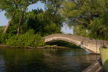 Naklejka premium Stone Bridge of Centre Island in Toronto Islands - Toronto, Ontario, Canada