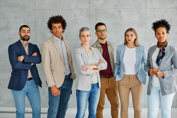 Fototapeta premium Group portrait of young happy businesspeople team in the office