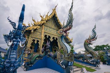 Fototapeta premium Vibrant Blue Temple Wat Rong Suea Ten with ornate gold details in Chiang Rai, Thailand