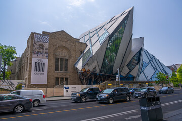 Naklejka premium Royal Ontario Museum - Michael Lee-Chin Crystal Facade - Toronto, Ontario, Canada