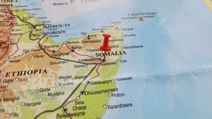 Obraz premium View of Las Anod, is the administrative capital of the Sool region, currently controlled by North Eastern State of Somalia, on a geographical map of Africa, marked with red push pin