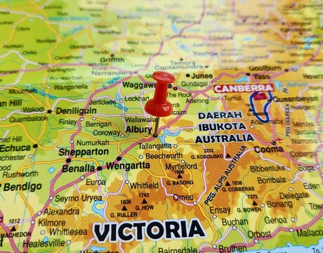 View of Albury, is a major regional city located in the Murray region of New South Wales, Australia, on a geographical map of Australia and New Zealand, marked with red push pin