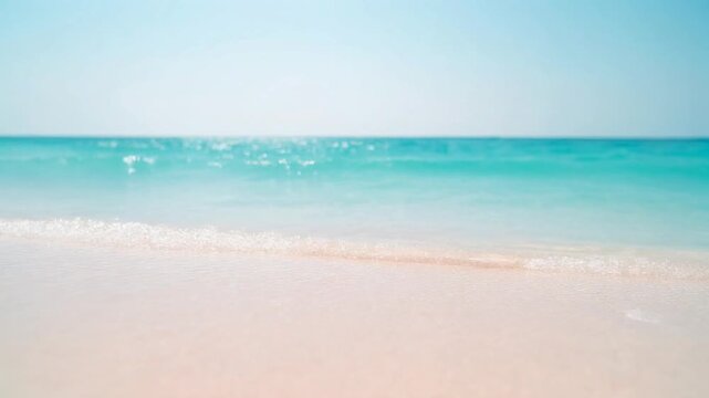 透明な海水と砂浜に映る光の波紋パターン背景素材

