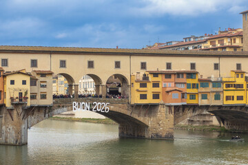 Fototapeta premium Old famous Ponte Vecchio over the Arno River in Florence, Italy