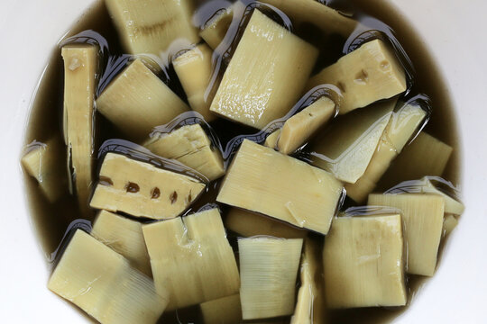 Bamboo shoot in tiliacora triandra juice