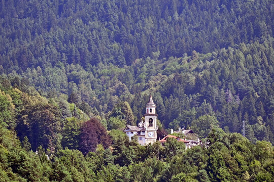 Valle Vigezzo, Santa Maria Maggiore: vista sulla valle e sulle Alpi, Verbano Cusio Ossola, Piemonte.