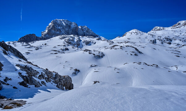 Dachstein glacier ideal for ski-alp and ski-touring