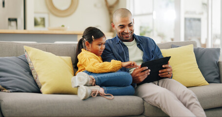 Obraz premium Tablet, father and girl in home, internet and digital app for social media, relax or bonding together. Happy, family or dad on sofa, typing or daughter with tech for entertainment or smile in lounge