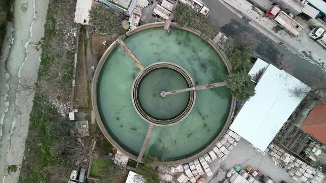 Sewage filtration reservoir top-down shot