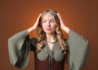 Naklejka premium Beautiful elf girl on brown gradient background