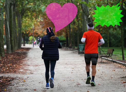 Globo, bocadillo y vi&ntilde;eta de dos corredores de footing en di&aacute;logo, conversaci&oacute;n, escritura y personalizaci&oacute;n con gr&aacute;fico para letras y palabras en ilustraci&oacute;n con deportistas en bosque corriendo 
