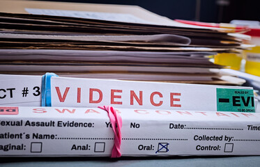 Obraz premium Several boxes of swab evidence in the crime lab for analysis, conceptual image.