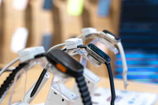 Showcasing a Modern Collection of Stylish Smartwatches on Display, Highlighting Innovative Features and Cutting-Edge Technology for Tech Enthusiasts