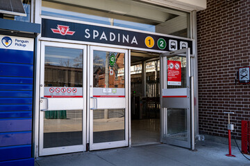 Obraz premium View of Spadina subway station entrance. Toronto, Canada - April 22, 2026.