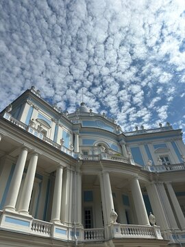 The Katalnaya Gorka Pavilion stands as an elegant Sliding Hill palace, showcasing Oranienbaum&rsquo;s refined imperial architecture near St. Petersburg.