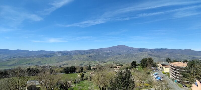 Panorama della Val d'Orcia con colline e Monte Amiata da Pienza