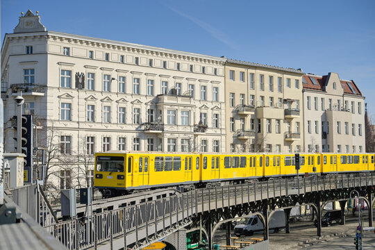 Hochbahn, Schlesisches Tor, Altbauten, Oberbaumstra&szlig;e, Kreuzberg, Bezirk Friedrichshain-Kreuzberg, Berlin, Deutschland