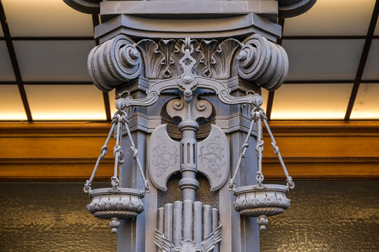 Waage und Doppelaxt der Justitia, Kriminalgericht, Turmstra&szlig;e, Moabit, Mitte, Berlin, Deutschland