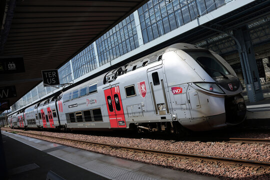 Bordeaux, France &ndash; Avril 2026 : TER Nouvelle-Aquitaine &agrave; la gare de Bordeaux Saint-Jean