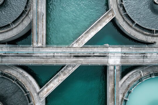 Industrial settling basin for water purification setup