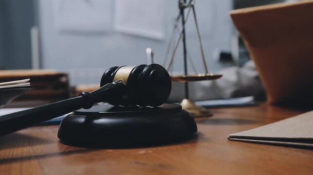 Lawyer explained to the client about the law that must be brought against the court case.