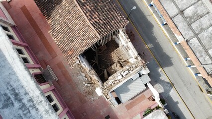 Fototapeta premium colapso del techo de la iglesia antigua en el centro de san Blas Nayarit, viernes 24 de abril del 2026