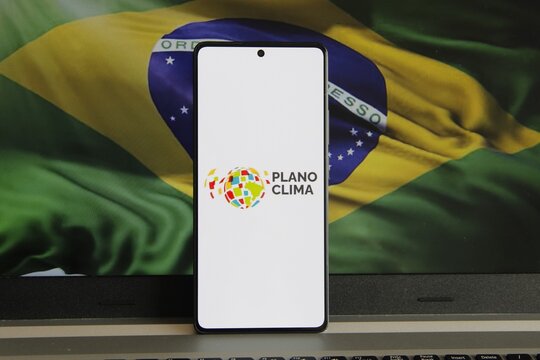 O Plano Clima &eacute; o principal instrumento de planejamento do Governo Federal brasileiro, lan&ccedil;ado em 2026, para combater a crise clim&aacute;tica at&eacute; 2035. Ele visa reduzir a emiss&atilde;o de gases de efeito estufa.