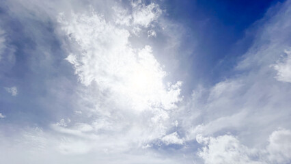 Obraz premium Vast Blue Sky with Wispy Cumulus Clouds Illuminated by Sunlight