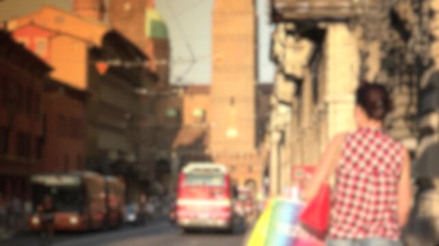 Via Rizzoli directly connects Piazza Maggiore (the main center) to the Asinelli Tower, blurring