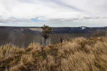 Fototapeta premium Wide panoramic view of the Kilauea caldera and volcanic crater at Hawaii Volcanoes National Park on the Big Island Hawaii