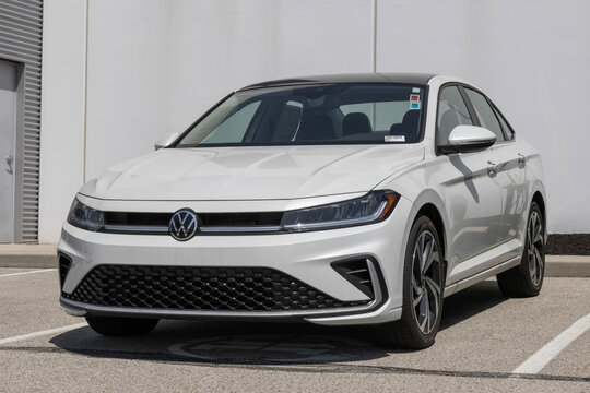 Volkswagen Jetta 1.5T SEL Midsize Sedan display. VW offers the Jetta with a 1.5L TSI Turbocharged 4-Cylinder engine. MY:2026