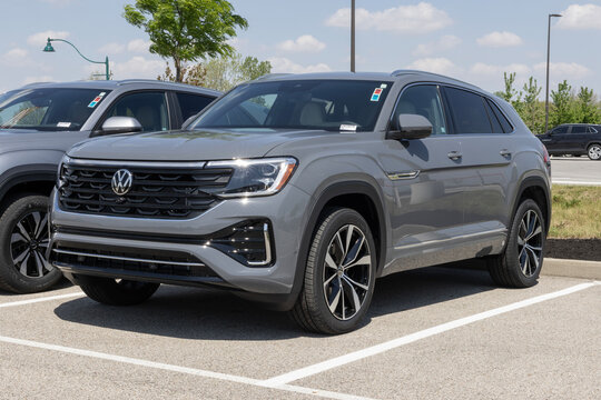 Volkswagen Atlas Cross Sport SEL R-Line SUV display. VW offers the Atlas with a 2.0L TSI Turbo 4-Cylinder engine. MY:2026
