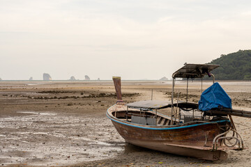 Fototapeta premium Traditional longtail boat on low tide beach Thailand