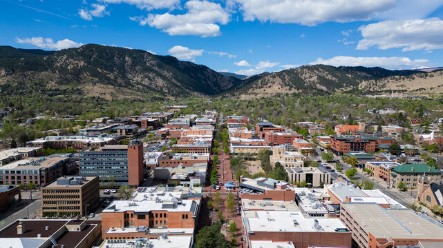 Boulder colorado pearl street mall on a clear day with trees and mountains 