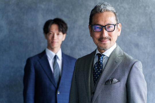 ビジネスマン　先輩　後輩　ポートレート