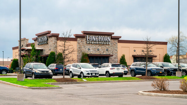 Camillus, NY - Apr 18, 2026: Wide view of LongHorn Steakhouse restaurant at Township 5 Plaza. LongHorn Steakhouse, founded in 1981 and operated by Darden Restaurants, has more than 560 U.S. locations