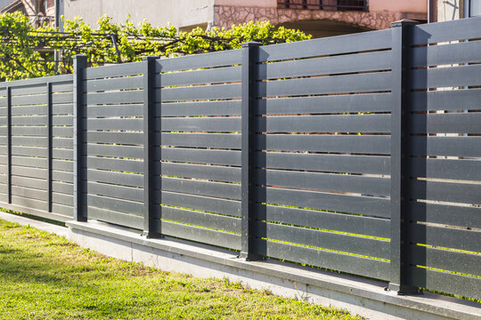 Modern Aluminum Fence with Horizontal Slats	

