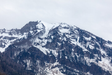 Obraz premium Cold mountain scene, snow, trees, clouds