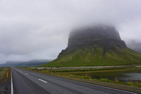 Carretera hacia la monta&ntilde;a