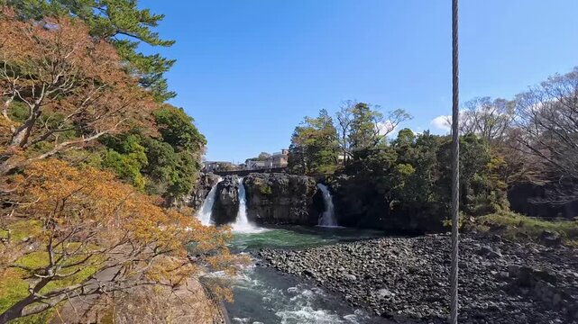 静岡県裾野市の五竜の滝（中央公園）にある三条の滝
