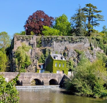 Village de Fresnay-Sur-Sarthe