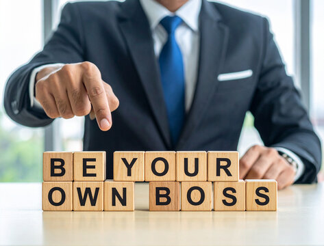 Be Your Own Boss - Geschäftsmann zeigt auf den Text "Be Your Own Boss"