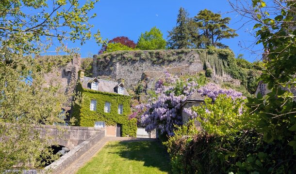 Une all&eacute;e printani&egrave;re &agrave; Fresnay-Sur-Sarthe 