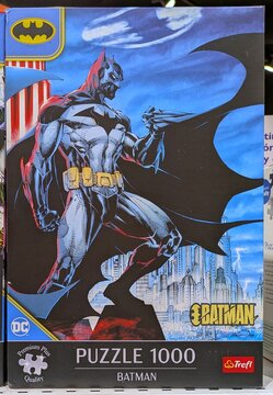 Caja de puzzle con portada de c&oacute;mic Batman DC en estante de tienda Milbby en Madrid, Espa&ntilde;a, 20 de marzo de 2026