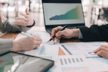 Naklejka premium Analyzing financial data trends office space business meeting collaborative environment aerial view data insights