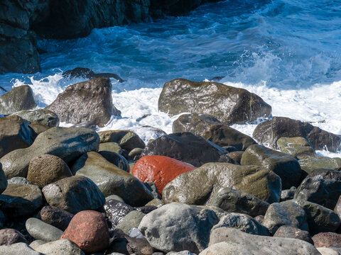 Colorful rocks off the coast of Cruce de Alm&aacute;ciga.