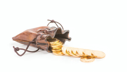 Naklejka premium Medieval leather pouch with gold coins isolated