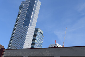 Fototapeta premium exterior of 19 Duncan, designed by Hariri Pontarini Architects, mixed-use integration of the heritage Southam Press Building and a modern 58-storey tower, housing Thomson Reuters offices