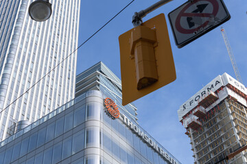 Fototapeta premium exterior of 19 Duncan, designed by Hariri Pontarini Architects, a mixed-use integration of the heritage Southam Press Building and a modern 58-storey tower, housing Thomson Reuters offices