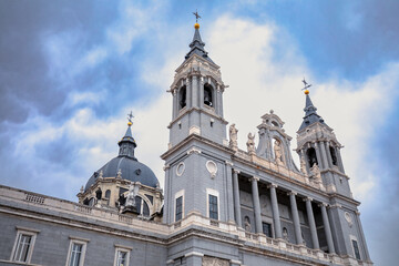 Fototapeta premium Facade of the Cathedral of Santa Maria Real La Almudena in Madrid, Spain